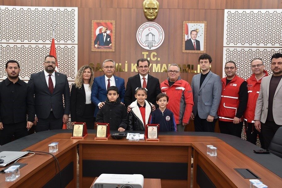 Manisa’nın Salihli ilçesinde 29 Ekim-4 Kasım Kızılay Haftası etkinlikleri kapsamında