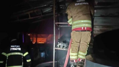 Hatay’da evin odunluk kısmında çıkan yangın büyümeden söndürüldü. Yangın; Samandağ