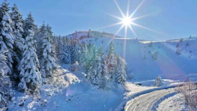 Samsun genelinde etkili olan kar yağışının ardından Büyükşehir Belediyesi ekipleri,