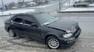 Samsun’da iki otomobilin kavşakta çarpıştığı kazada 1 kişi yaralandı. Kaza,