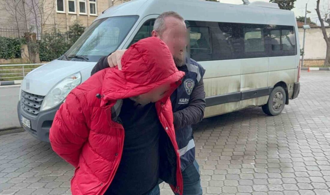 Samsun’da narkotik ekiplerince düzenlenen operasyonda kokain ile yakalanan şahıs çıkarıldığı