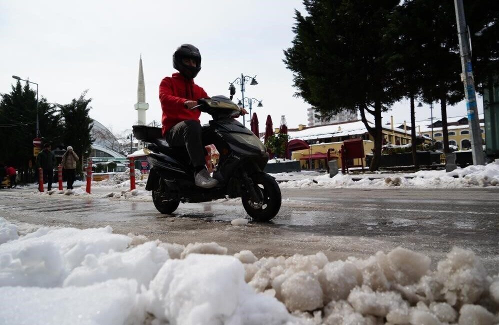 Samsun Valiliği, olumsuz hava şartları nedeniyle motosiklet ve motokuryelere getirilen