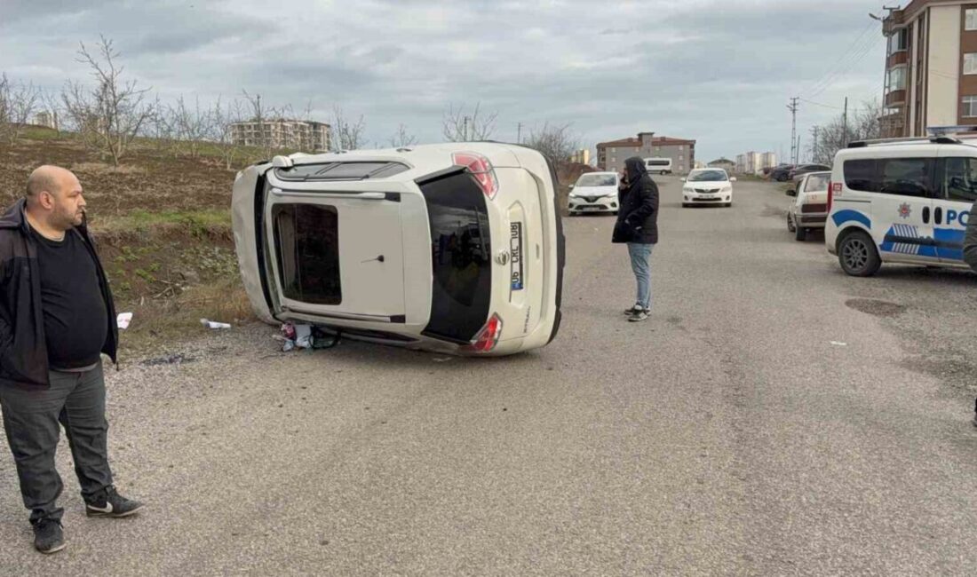 Samsun’da kasisten kaçmaya çalışan araca çarpmamak için yoldan çıkarak taşa