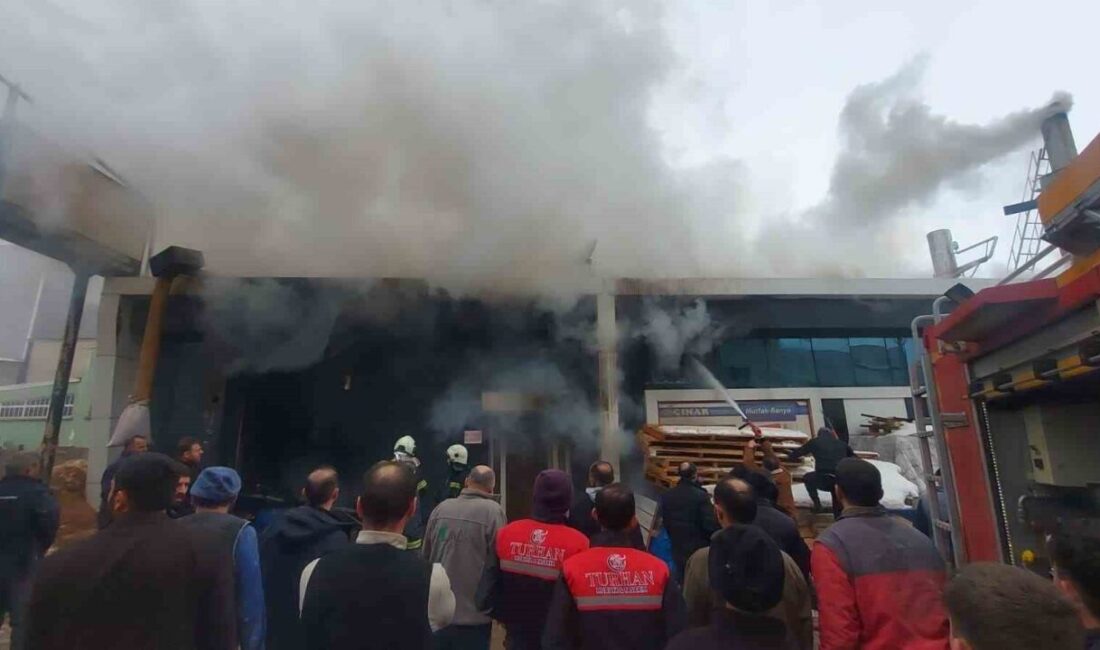 Erzurum Yakutiye ilçesi Sanayi sitesinde bulunan Mobilya üretiml fabrikasında çıkan