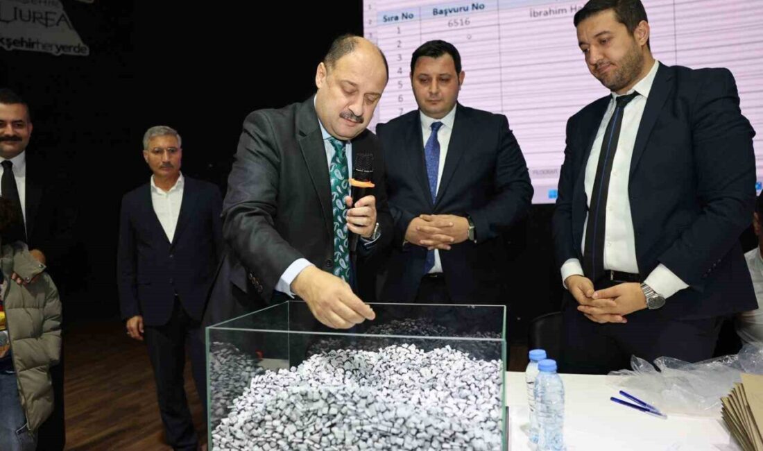 Şanlıurfa Büyükşehir Belediyesi’nin 90 personel alımı için gerçekleştirdiği kura çekimi,