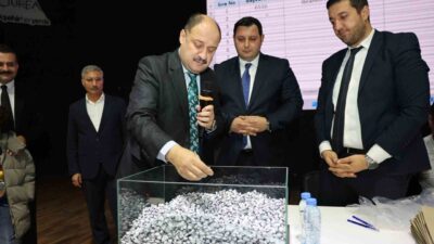 Şanlıurfa Büyükşehir Belediyesi’nin 90 personel alımı için gerçekleştirdiği kura çekimi,