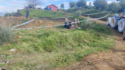 İzmir’in Ödemiş ilçesinde dağ yolunda seyir halindeki traktörün şarampole devrilmesi