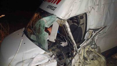 Afyonkarahisar’da meydana gelen trafik kazasında kayarak yoldan çıkan ve şarampole