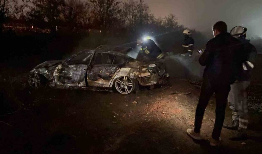Gaziantep’te kontrolden çıkarak şarampole uçan otomobil alev alev yandı. Araçtaki
