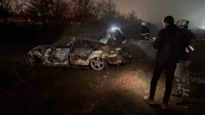 Gaziantep’te kontrolden çıkarak şarampole uçan otomobil alev alev yandı. Araçtaki