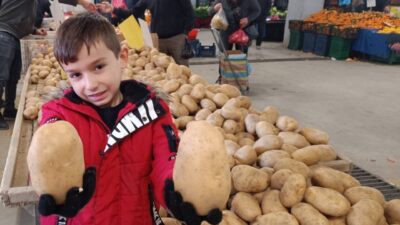 Manisa’nın Sarıgöl ilçesinde her hafta cuma günleri Şehit Haşim Dirik