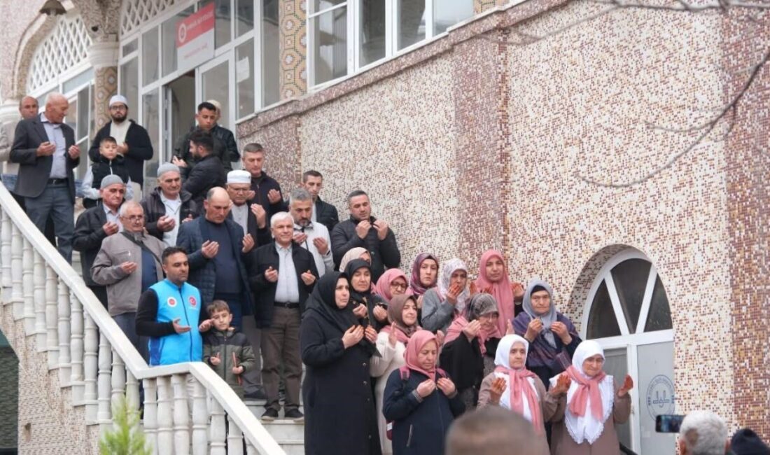 Sarıgöl ilçesinden Türkiye Diyanet Vakfı organizasyonuyla umreye gidecek 93 kişi,