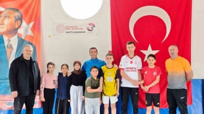 Manisa’nın Sarıgöl ilçesinde öğrenciler, ara tatilde de spordan kopmuyor. Sarıgöl