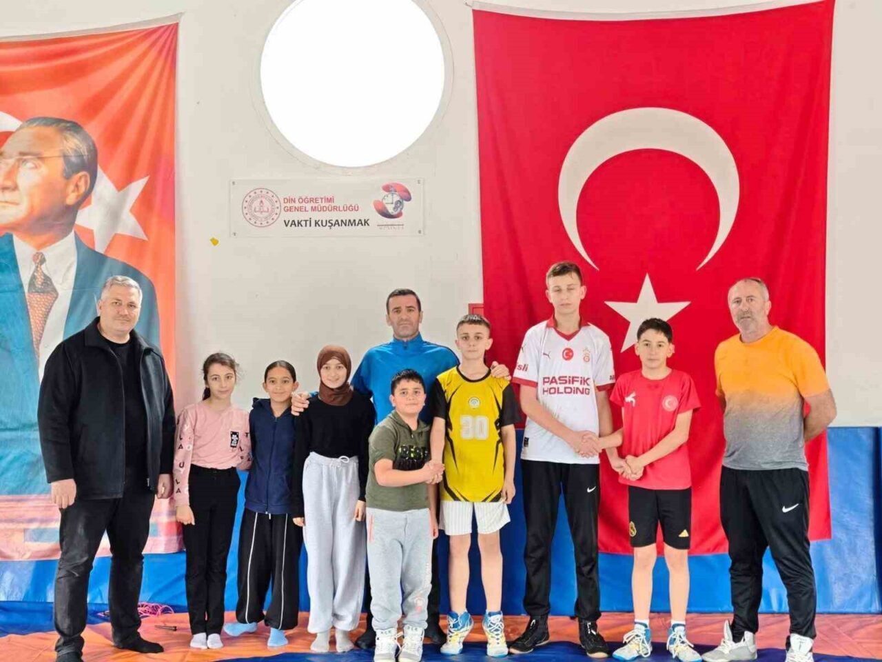 Manisa’nın Sarıgöl ilçesinde öğrenciler, ara tatilde de spordan kopmuyor. Sarıgöl