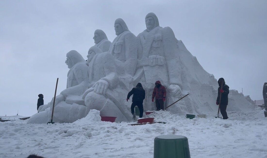 Sarıkamış Harekatı’nda Allahuekber Dağları’nda donarak şehit olan askerlerin temsili heykellerinin