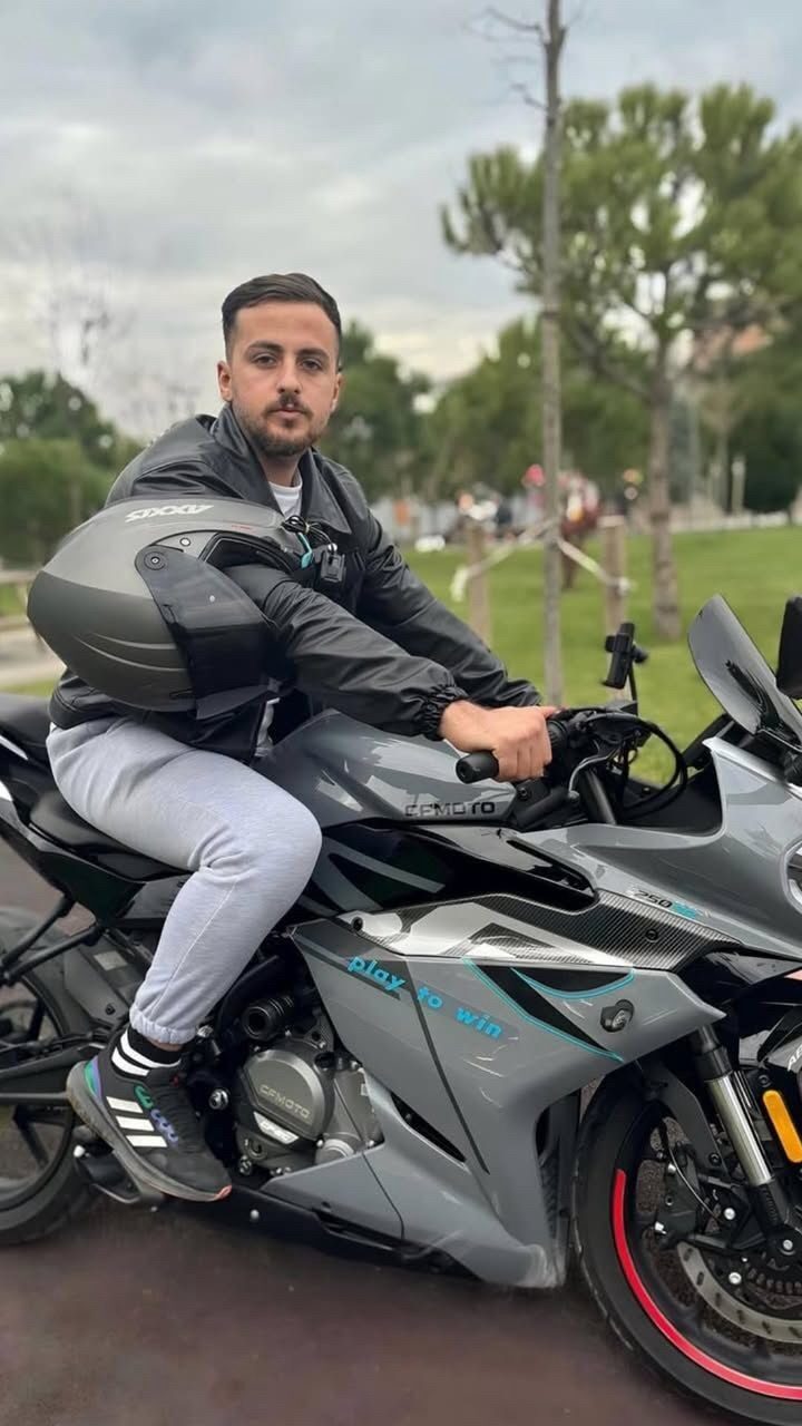 İstanbul Sarıyer’de sahil kenarında motosikletine binip gitmeye çalışan genç, bilinmeyen