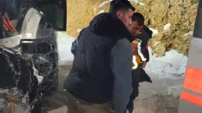 Batman’ın Sason ilçesinde kar yağışı nedeniyle yolu kapanan Kınalı köyü