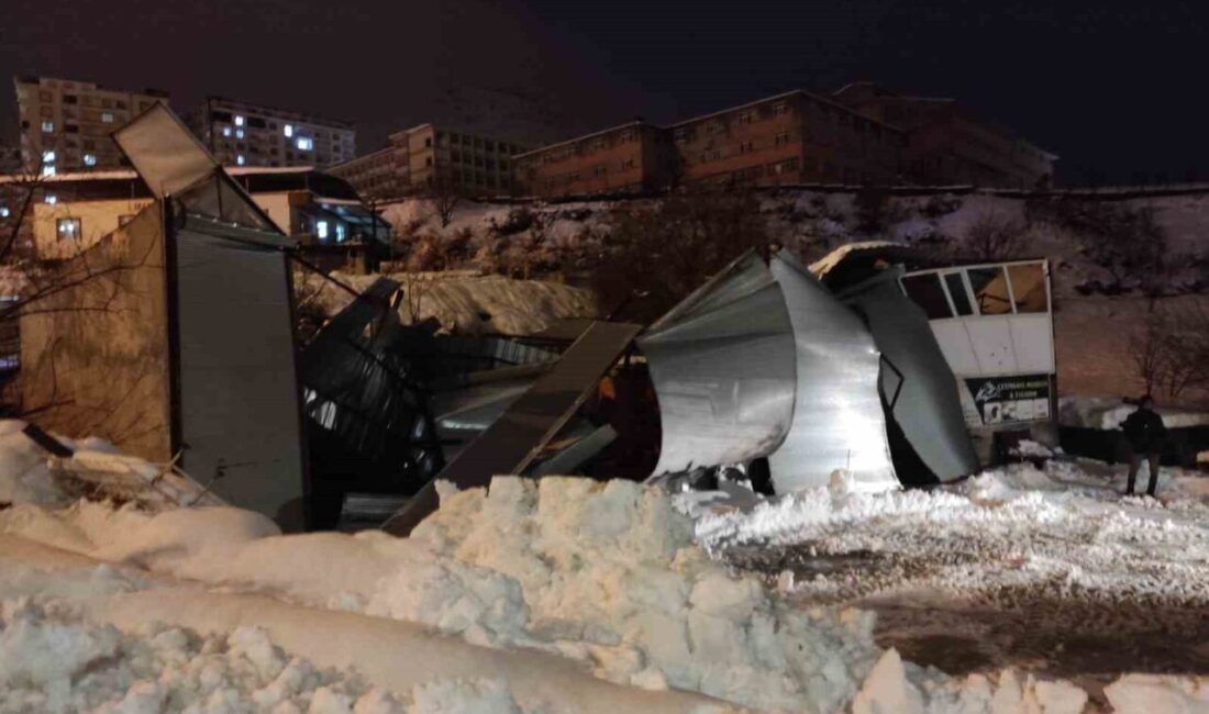 Batman’ın Sason ilçesinde etkili olan yoğun kar yağışı nedeniyle bir