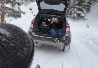 Artvin’in Şavşat ilçesine bağlı köylerde geleneksel yöntemlerle yapılan tahta kızaklar