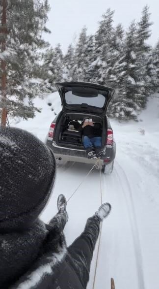 Artvin’in Şavşat ilçesine bağlı köylerde geleneksel yöntemlerle yapılan tahta kızaklar
