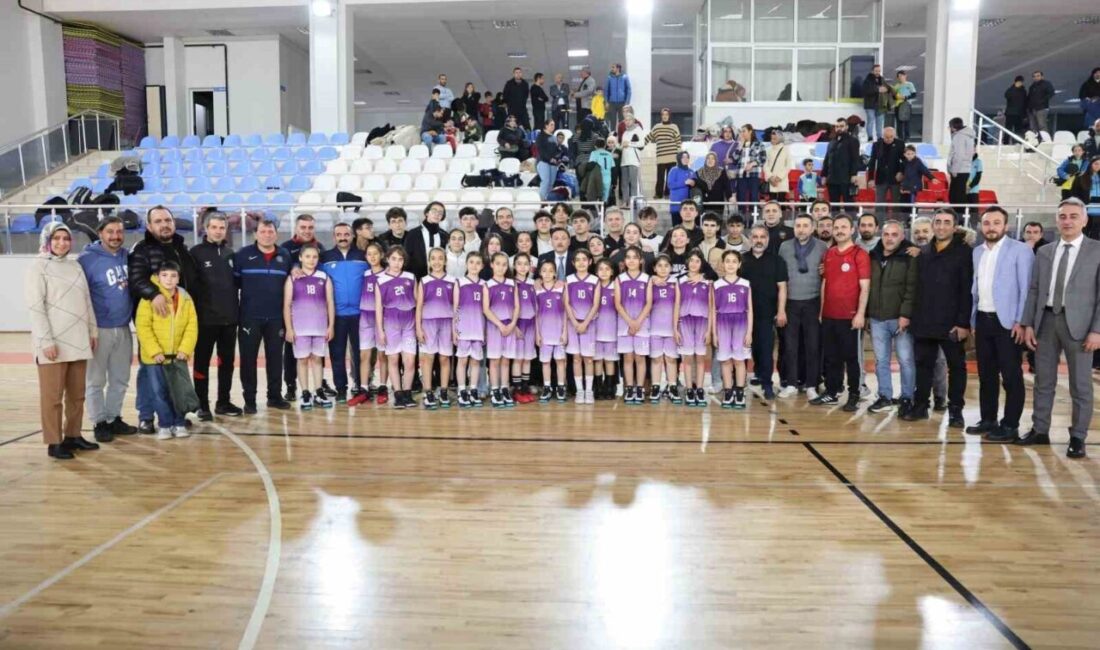 Kayseri protokolü ile ERVA sporcuları futbol maçında karşı karşıya geldi.