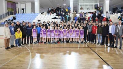 Kayseri protokolü ile ERVA sporcuları futbol maçında karşı karşıya geldi.