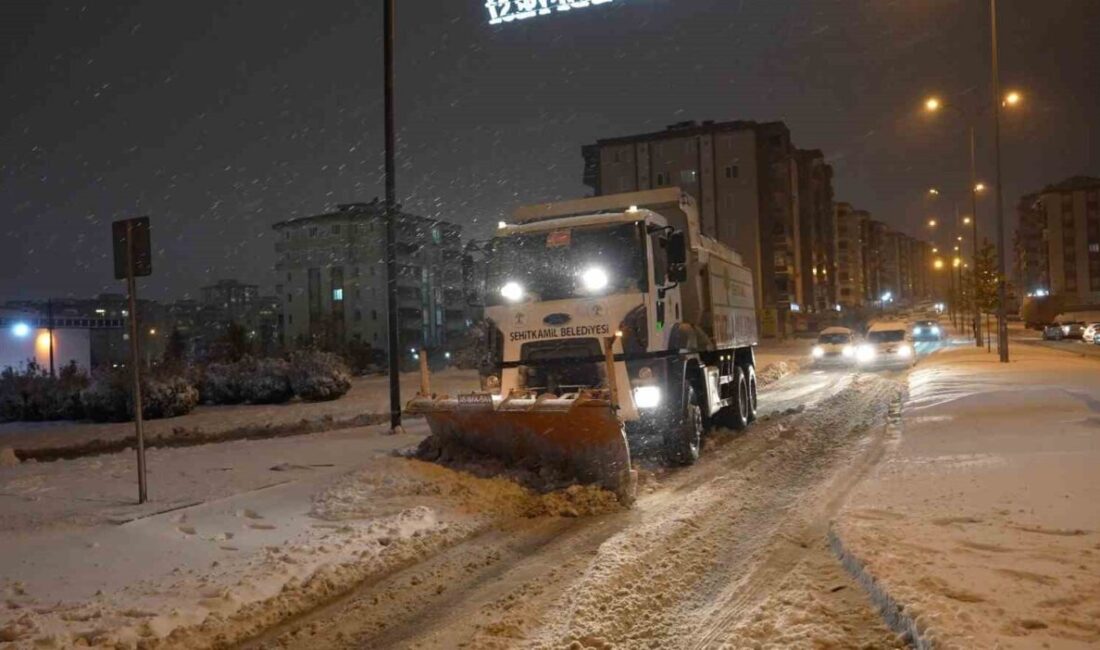 Gaziantep’i etkisi altına alan yoğun kar yağışına karşı Şehitkamil Belediyesi,