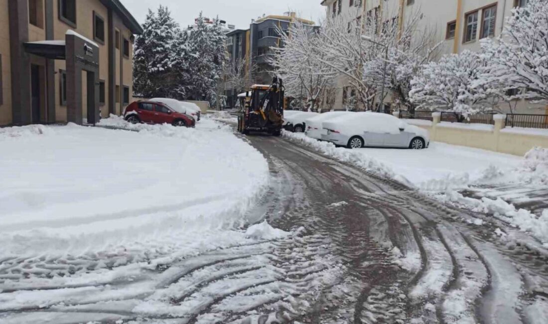Şehitkamil Belediyesi, kent genelinde etkili olan yoğun kar yağışına karşı