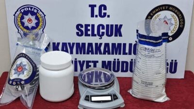 İzmir’in Selçuk ilçesinde uyuşturucu madde ticareti yaptıkları tespit edilen 4