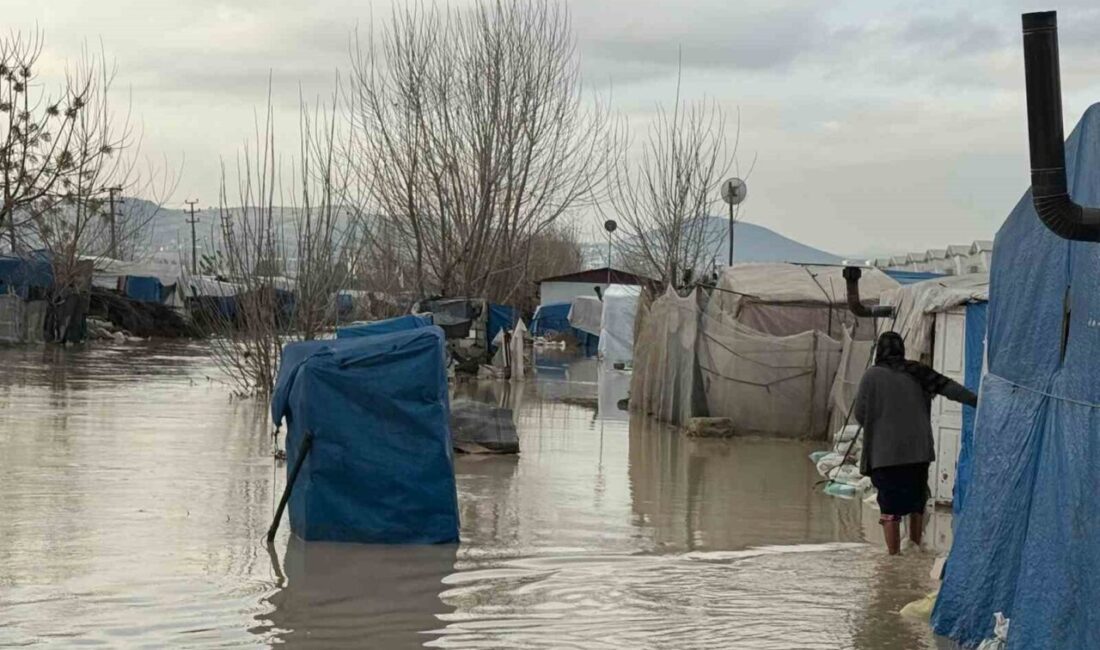 Mersin ve ilçelerinde etkili olan sağanak yağış sele neden olurken,