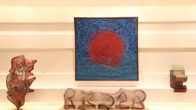 Atık balık ağlarını sanat eserlerine dönüştüren sanatçı Semra Özümerzifon’un “Ağlı