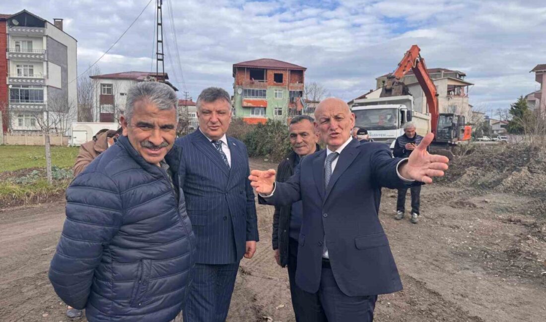 Elmalık Mahallesi’ndeki imar yolu açma çalışmalarını yerinde inceleyen Terme Belediye