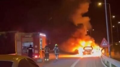 Bursa’da bir otomobilin motorunda seyir halindeyken yangın çıktı, Alev topuna
