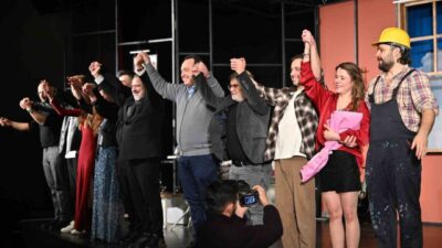 Kara mizah ve toplumsal taşlamayı absürt bir dille harmanlayan ‘Şiddetli