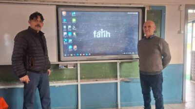 Manisa’nın Sarıgöl ilçesine bağlı Sığırtmaçlı İlkokulu’na kazandırılan iki adet akıllı