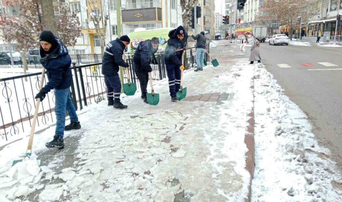 Siirt Belediyesi ekipleri yoğun kar yağışıyla birlikte don ve buzlanmaya