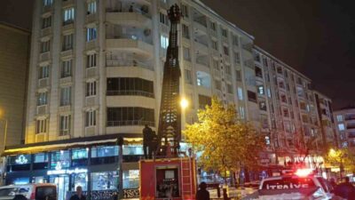 Siirt’te yoğun kar yağışının ardından çatılarda biriken kar kütleleri itfaiye