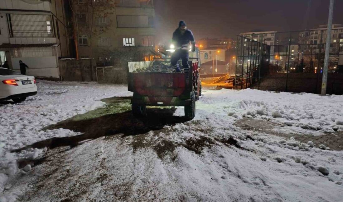 Siirt Belediyesi ekipleri, etkisini artırarak devam eden kar yağışı ve