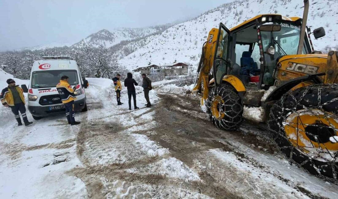 Siirt’te rahatsızlanan hastalar, kar yağışı nedeniyle kapalı yollar açılarak hastaneye