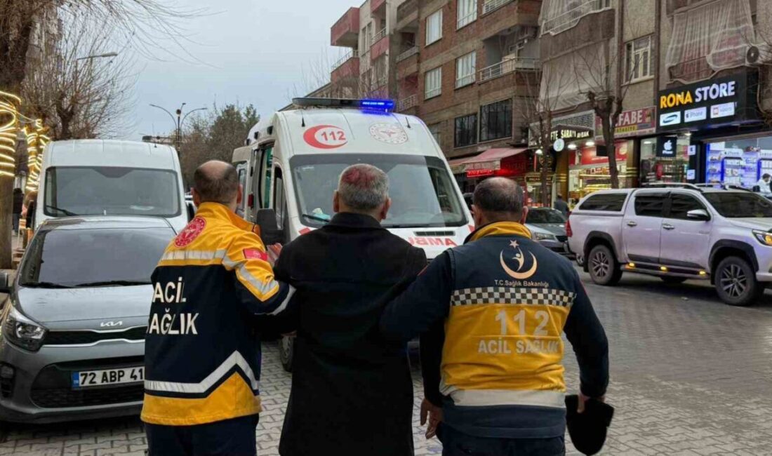 Siirt’te sokakta dengesini kaybederek yere düşen epilepsi hastası yaralandı. Edinilen