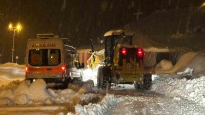 Siirt’te etkili olan yoğun kar yağışına rağmen UMKE ve 112