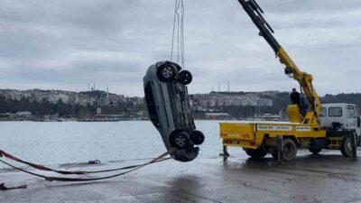 Şile’de gece saatlerinde kontrolden çıkan bir otomobil denize düştü. Kazada