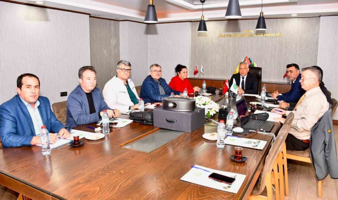 Mersin’in Silifke ilçesinde lise müdürleriyle bilgilendirme ve değerlendirme toplantısı gerçekleştirdi.