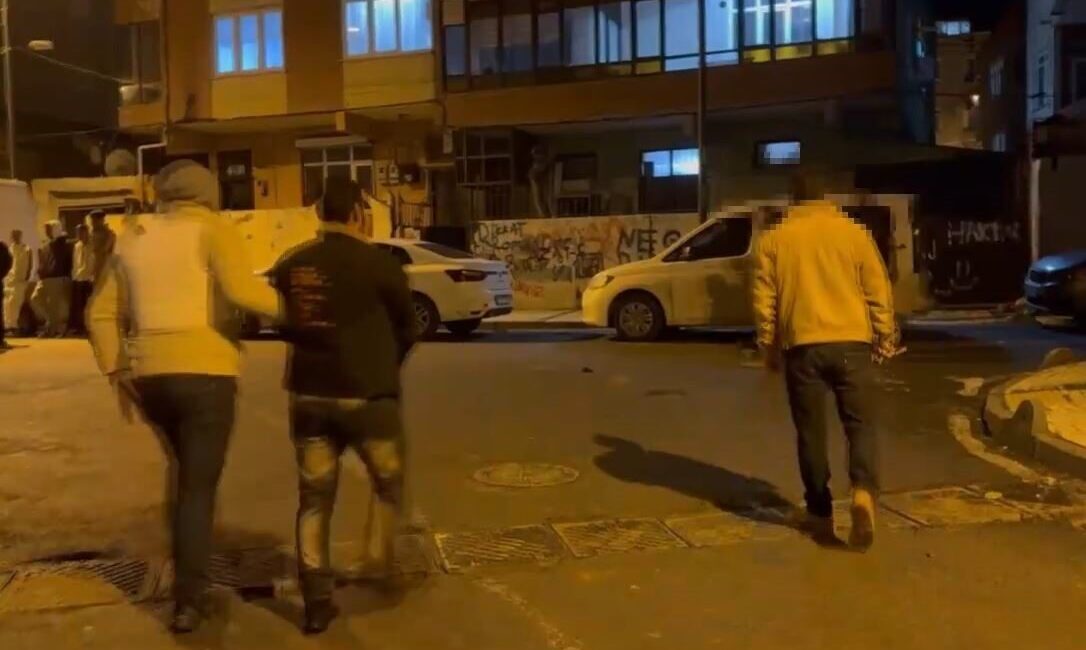 İstanbul Silivri’de uyuşturucu ticareti yapan şahıslar polis ekipleri tarafından yakalandı.