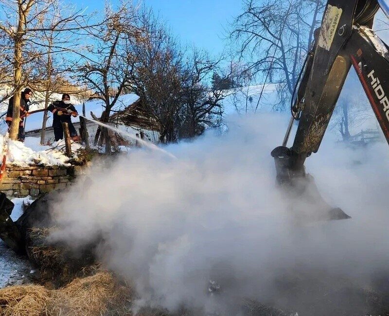 Sinop’un Gerze ilçesinde bir ahırda çıkan yangında 9 büyükbaş hayvan