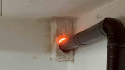 Sinop’ta 4 katlı bir binanın giriş katında çıkan baca yangını,