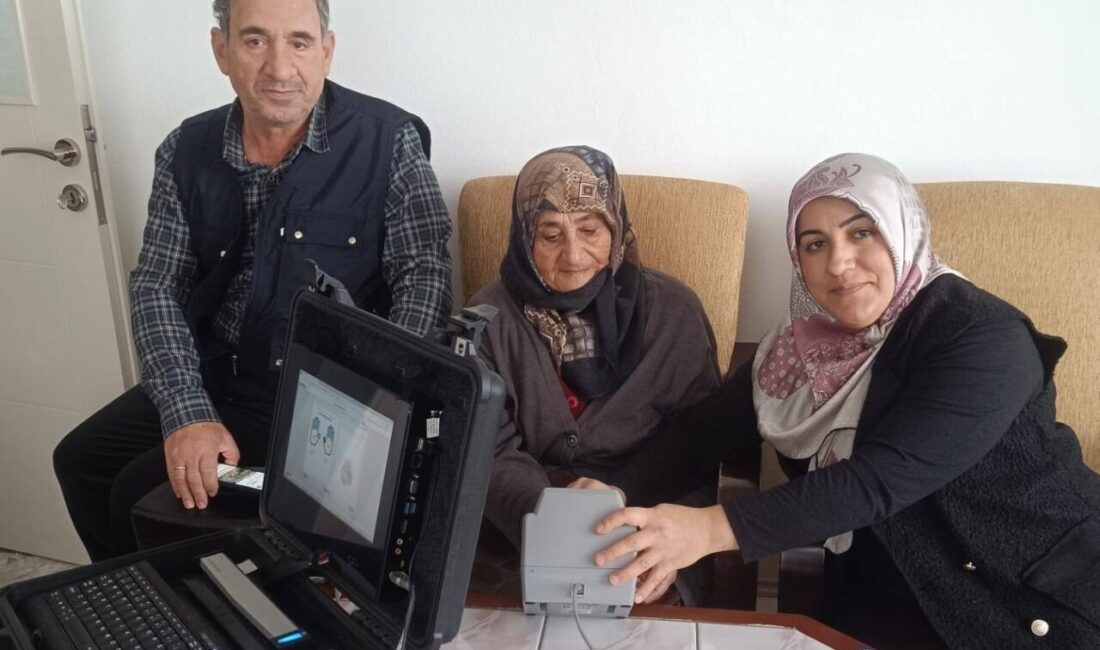 Sinop’ta nüfus müdürlüğüne gidemeyen yaşlı, engelli ve yatalak vatandaşlar için