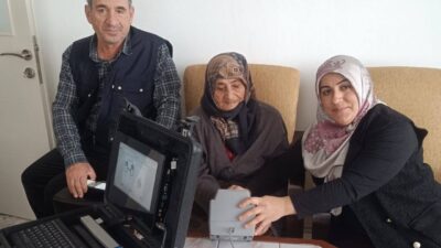 Sinop’ta nüfus müdürlüğüne gidemeyen yaşlı, engelli ve yatalak vatandaşlar için