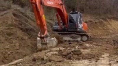 Sinop’un Ayancık ilçesine bağlı Tarakçı köyünde heyelan nedeniyle ulaşıma kapanan