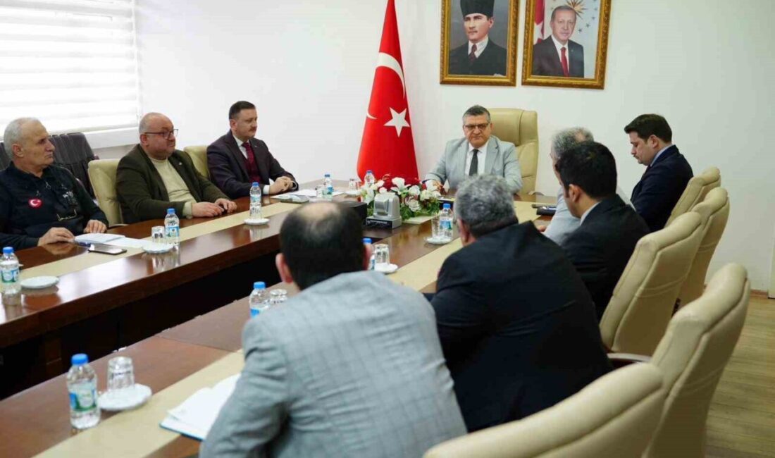 Sinop’ta etkili olan yoğun kar yağışına karşı yürütülen çalışmalar, Vali